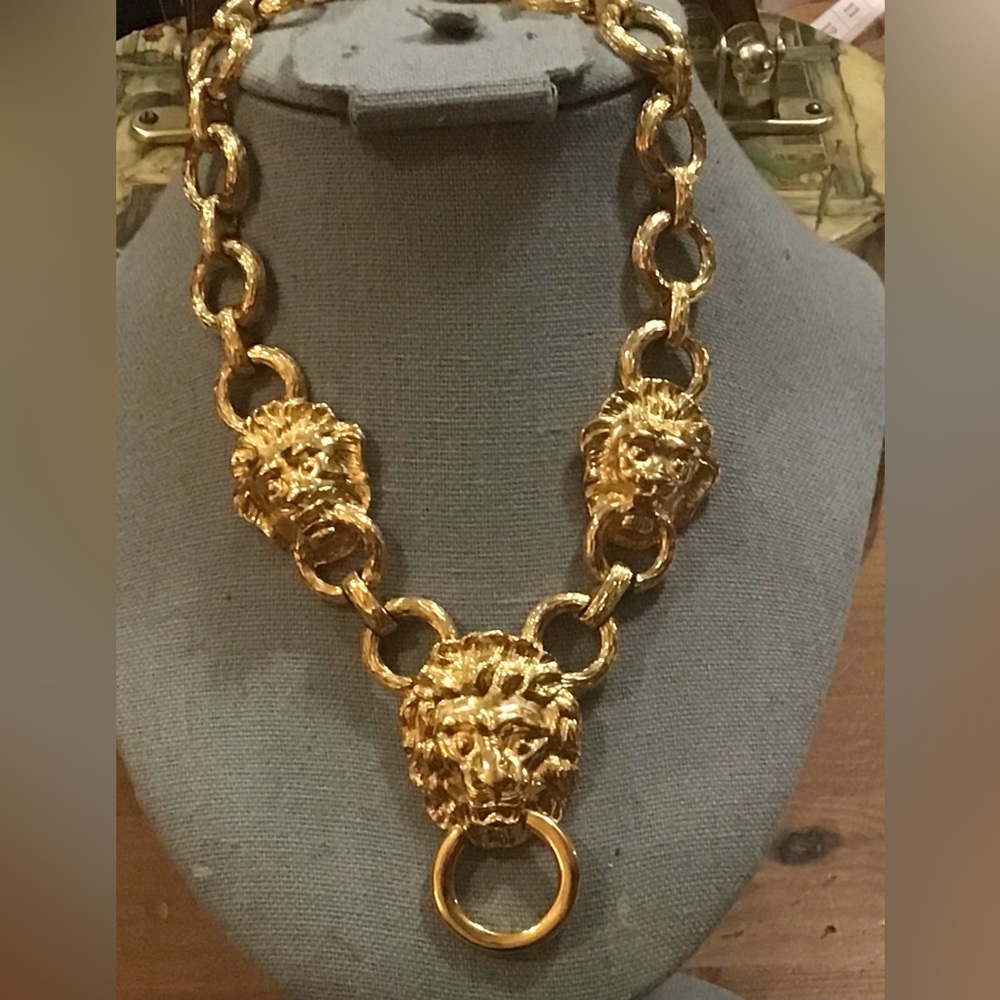 Kenneth Jay Lane: woman’s gold plated 3 lion heads door knocker vintage necklace